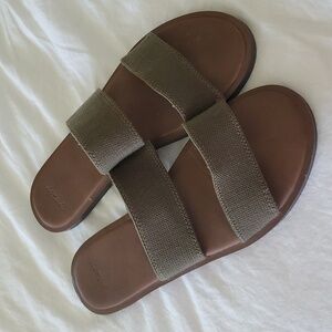 Sanuk green sandals